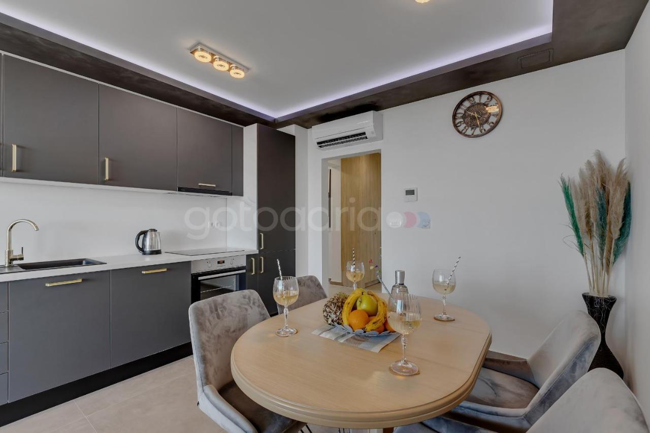 Luxury Seaview Apt Luki - Free Parking Makarska Esterno foto