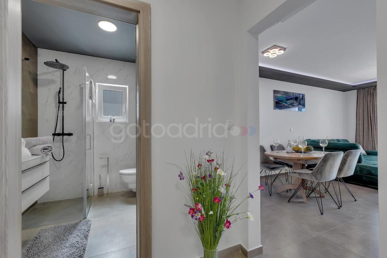 Luxury Seaview Apt Luki - Free Parking Makarska Esterno foto