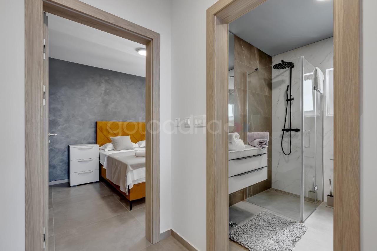Luxury Seaview Apt Luki - Free Parking Makarska Esterno foto