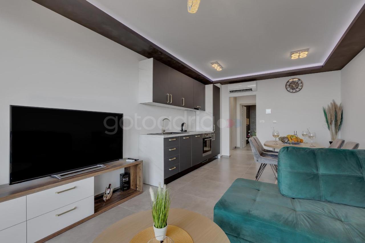 Luxury Seaview Apt Luki - Free Parking Makarska Esterno foto